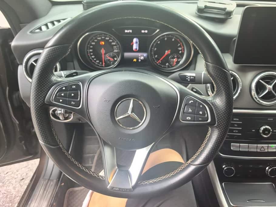 Mercedes-Benz CLA 2019 — Фото 15/16
