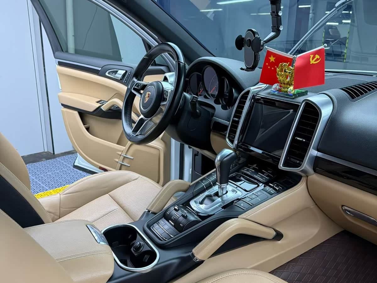 Porsche Cayenne 2017 — Фото 17/18