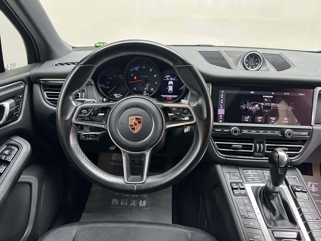 Porsche Macan 2020 — Фото 7/15
