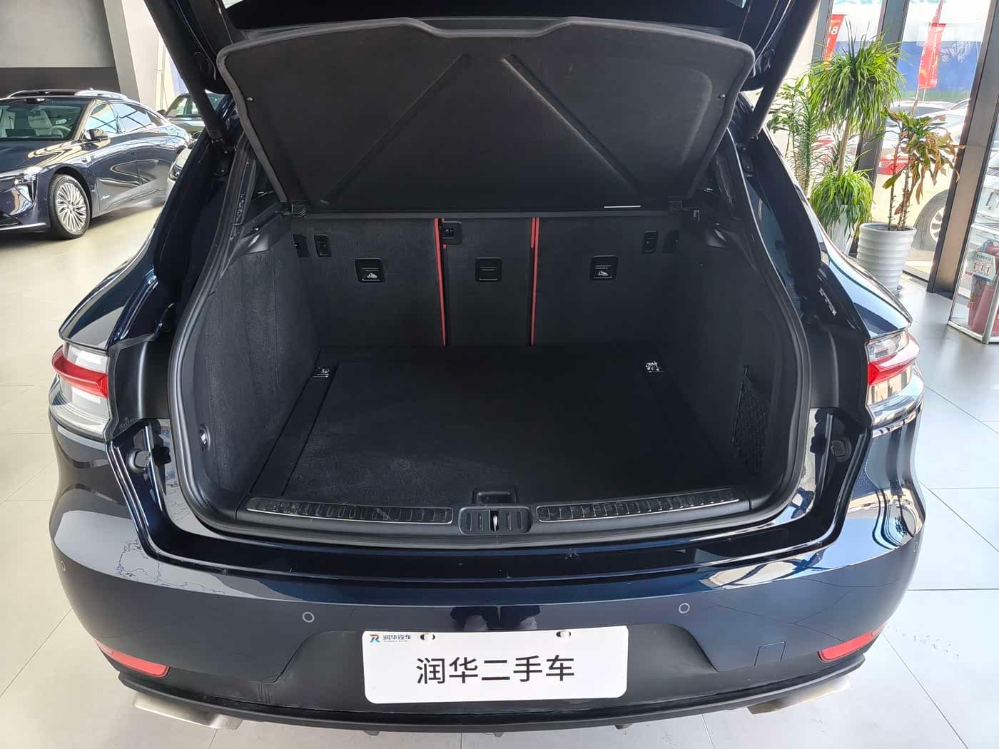 Porsche Macan 2021 — Фото 15/16