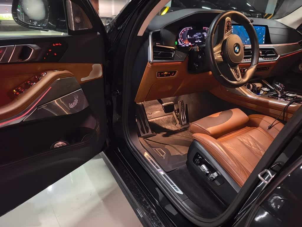 BMW X7 2022 — Фото 11/20