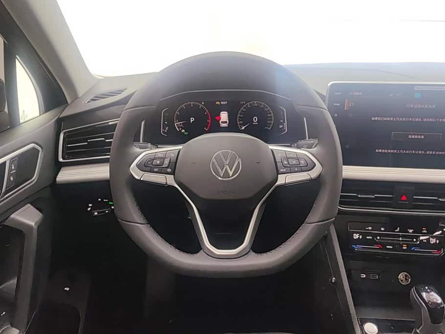 Volkswagen Tiguan L 2025 — Фото 15/16