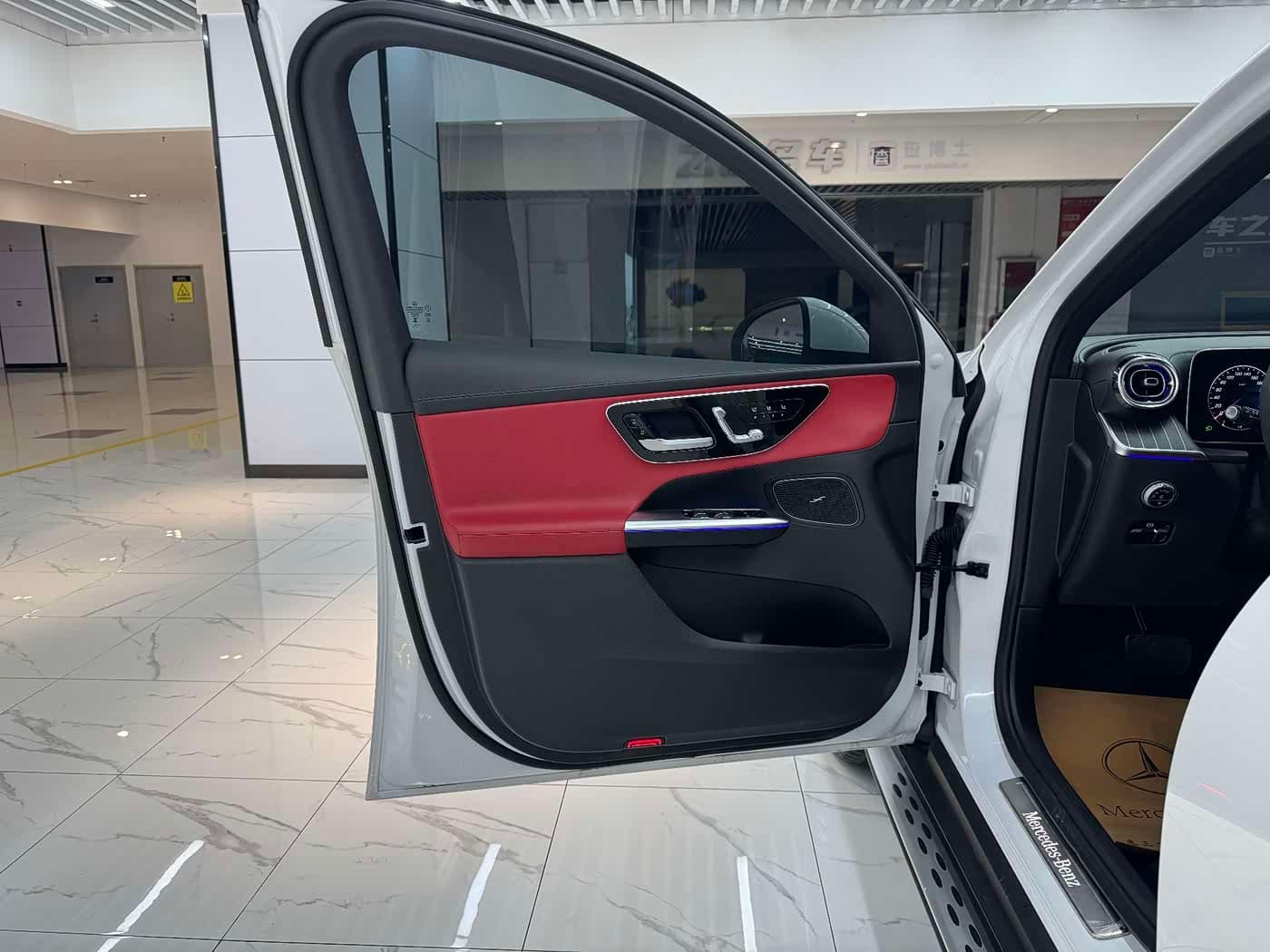 Mercedes-Benz GLC 2023 — Фото 7/15
