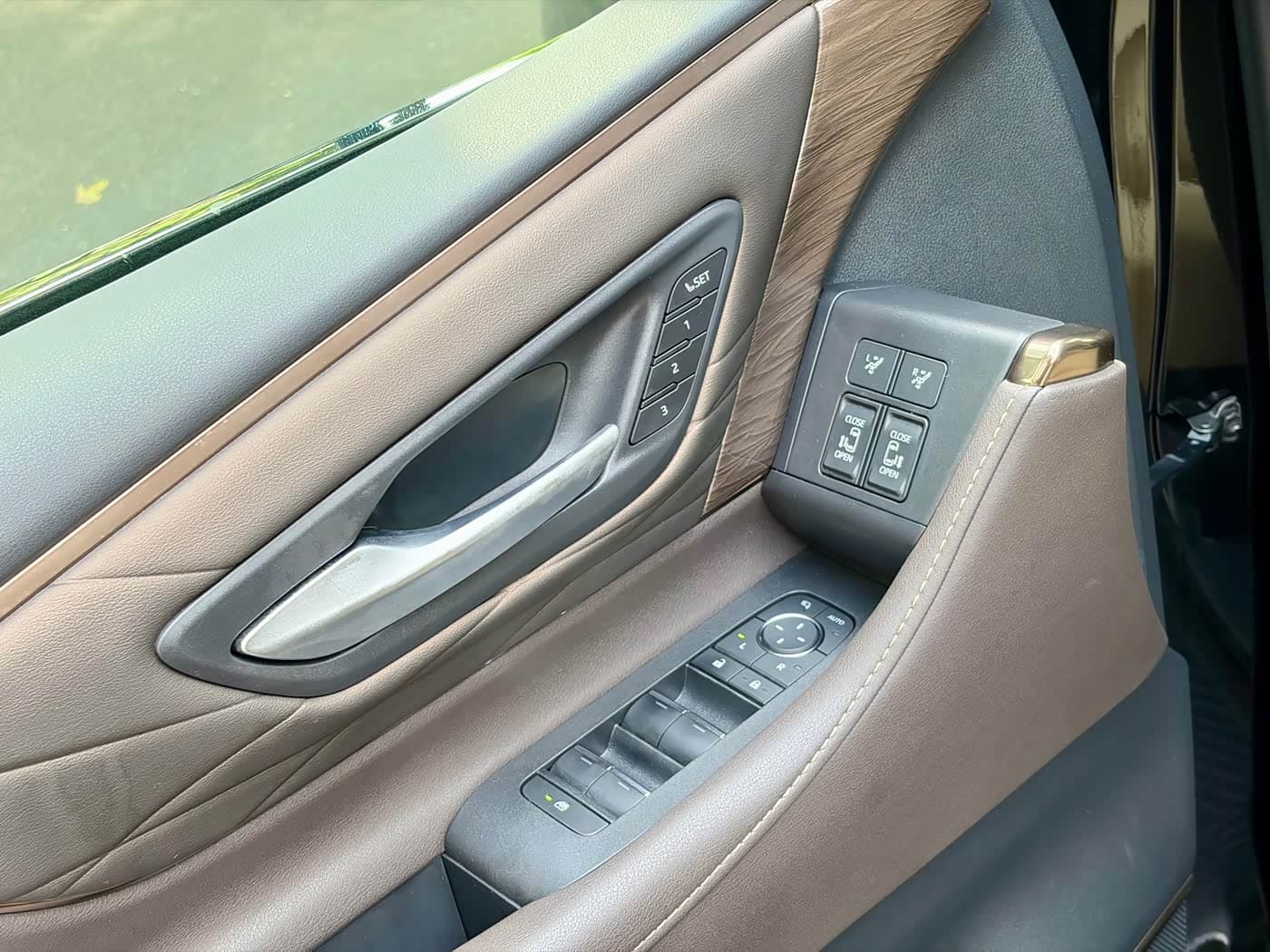 Toyota Alphard 2024 — Фото 16/20