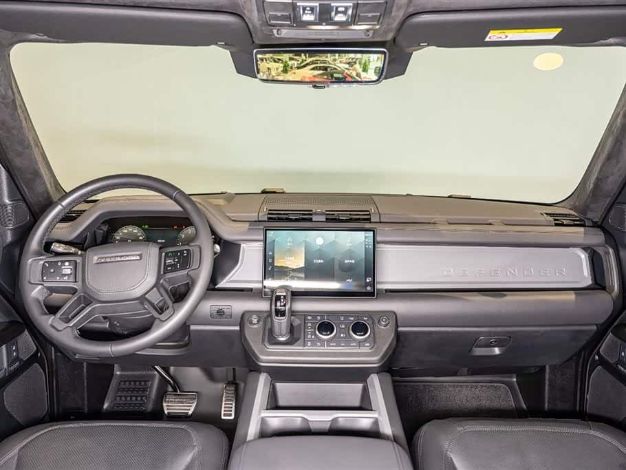 Land Rover Defender 2024 — Фото 10/20
