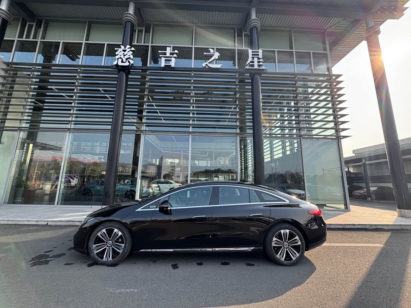 Mercedes-Benz EQS 2023 — Фото 2/15