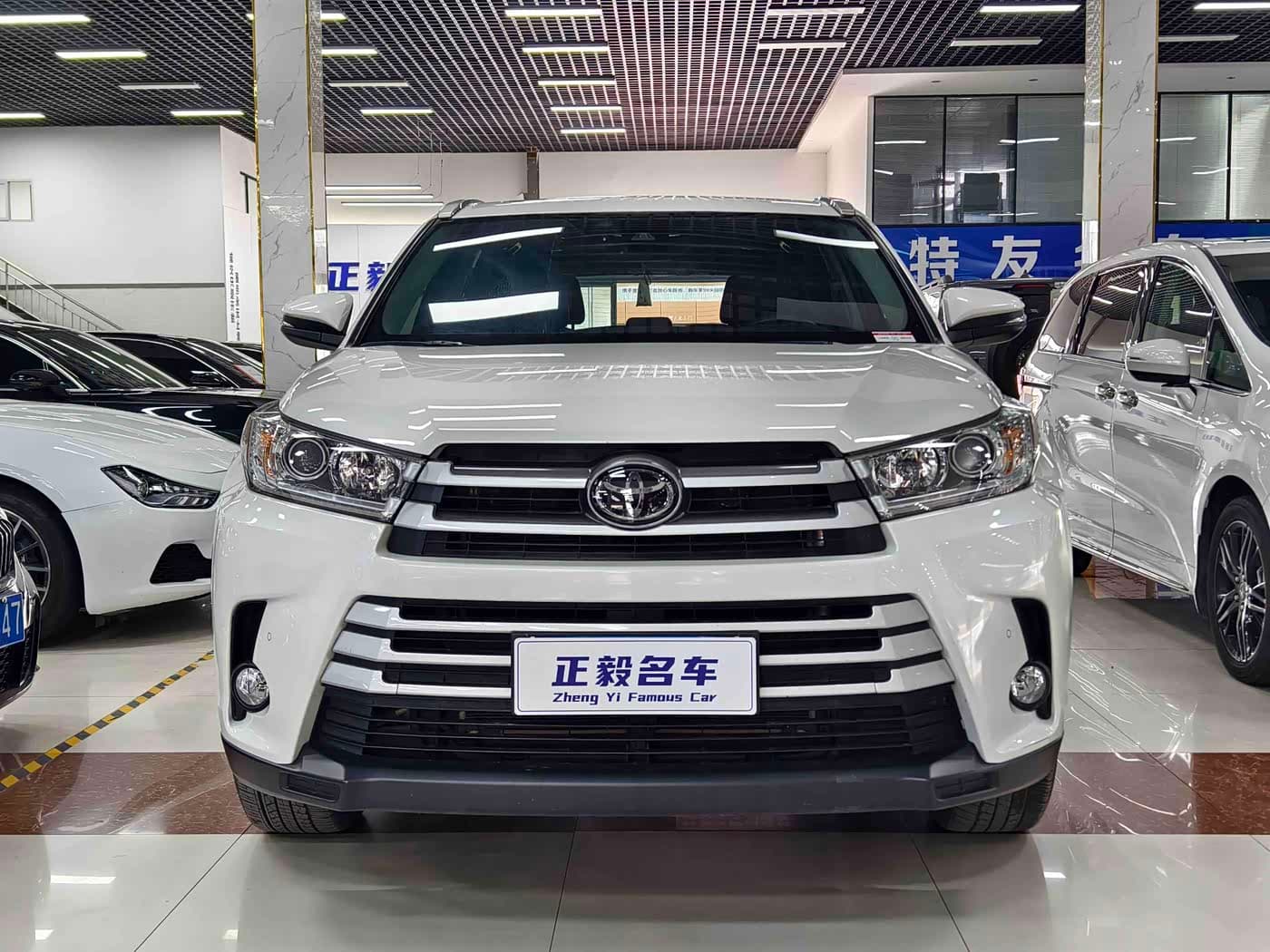Toyota Highlander 2020 — Фото 2/9
