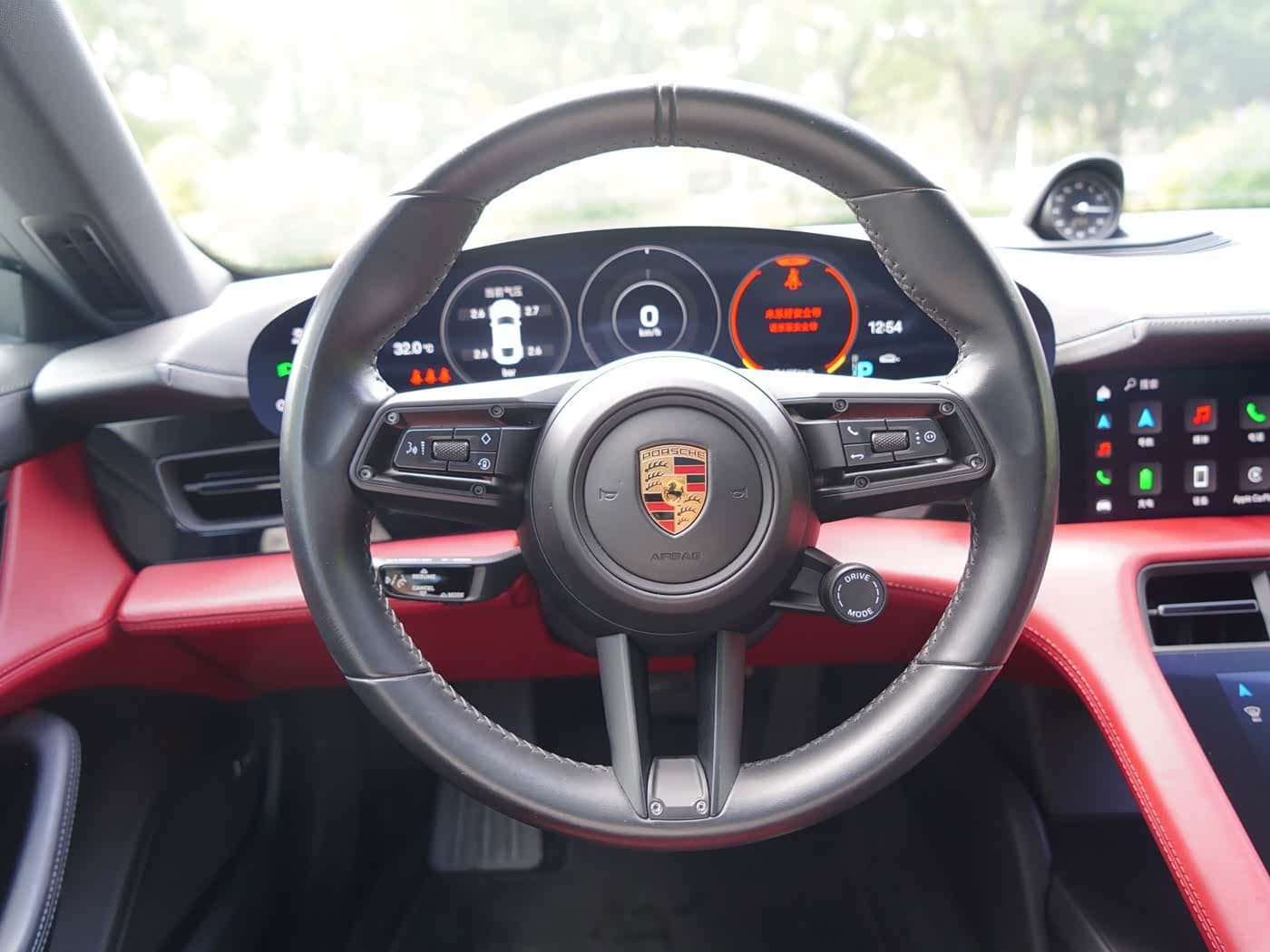 Porsche Taycan 2020 — Фото 13/19