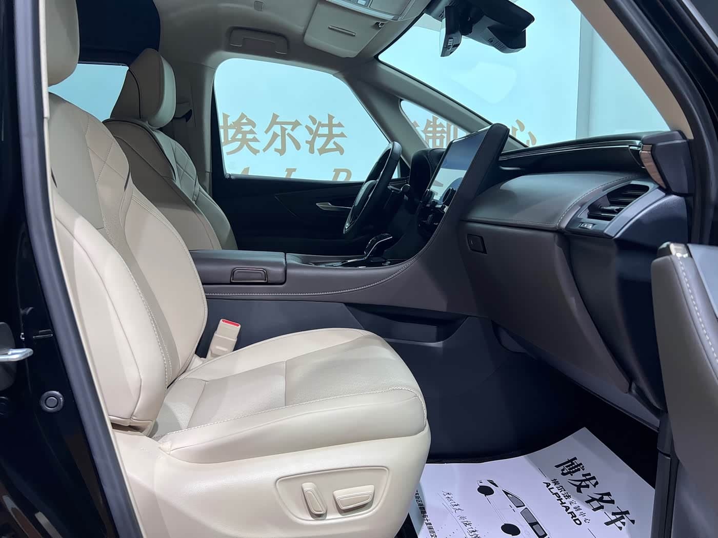 Toyota Alphard 2025 — Фото 9/20