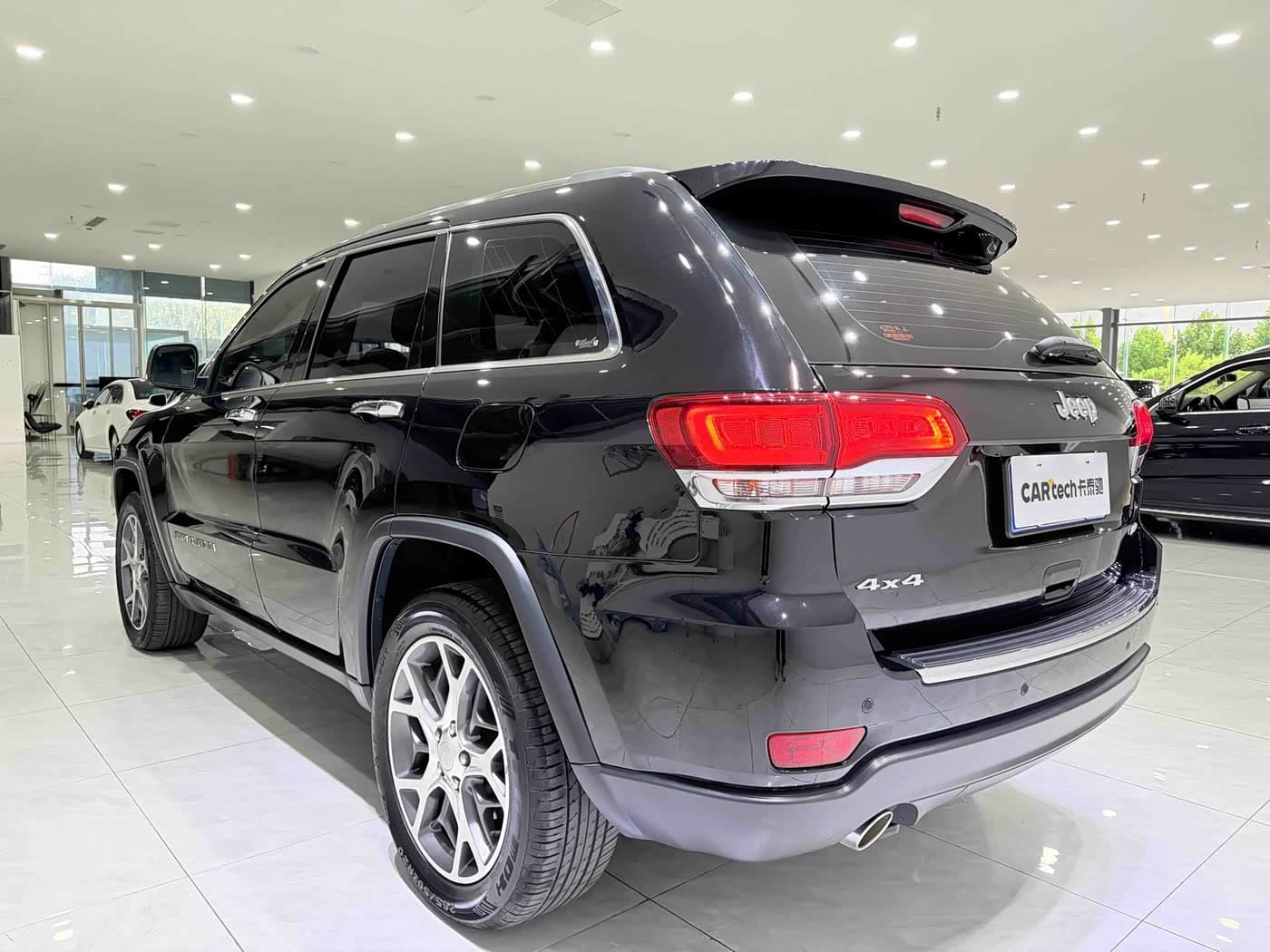 Jeep Grand Cherokee 2020 — Фото 4/9