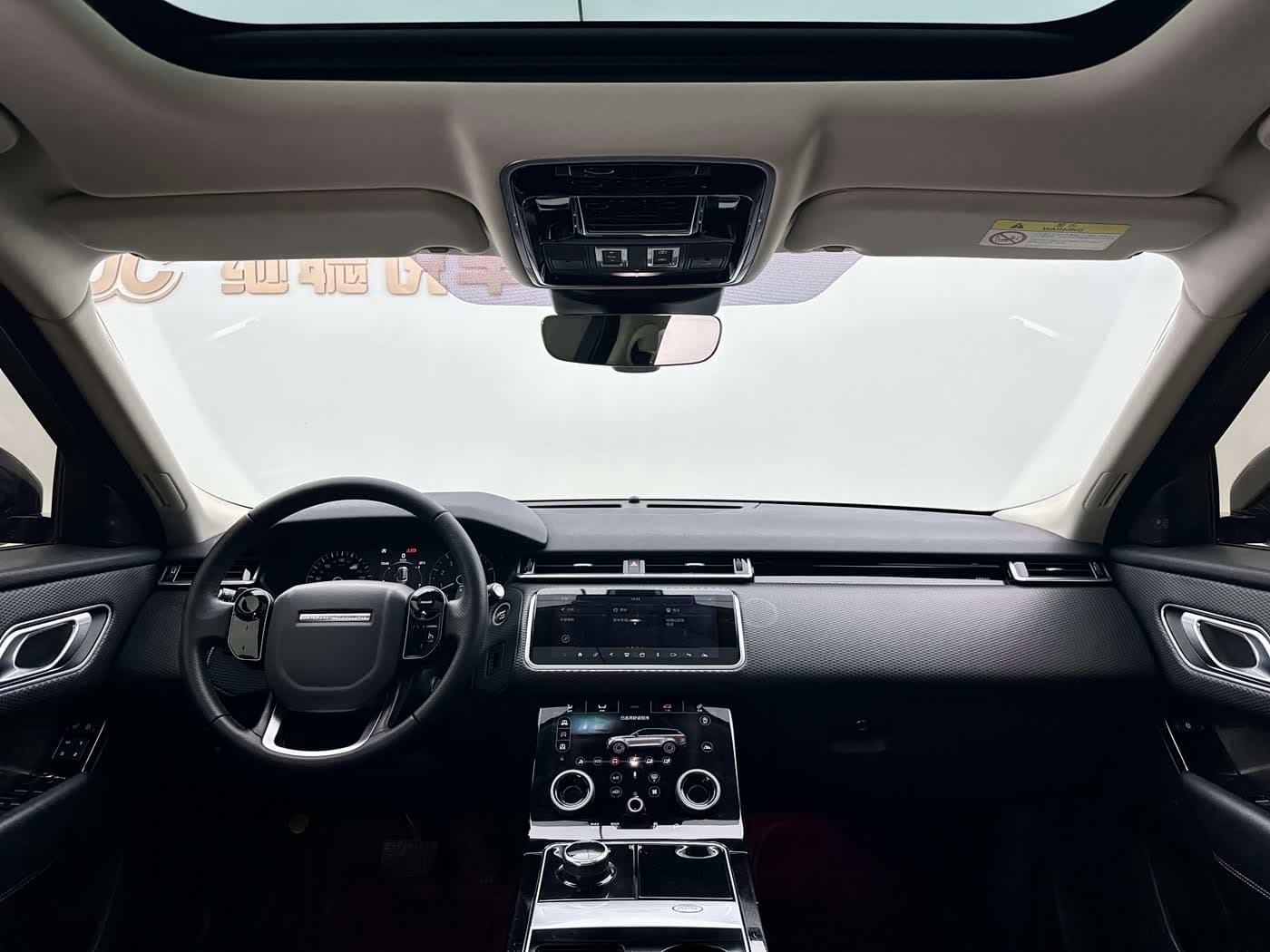 Land Rover Range Rover Velar 2018 — Фото 6/18