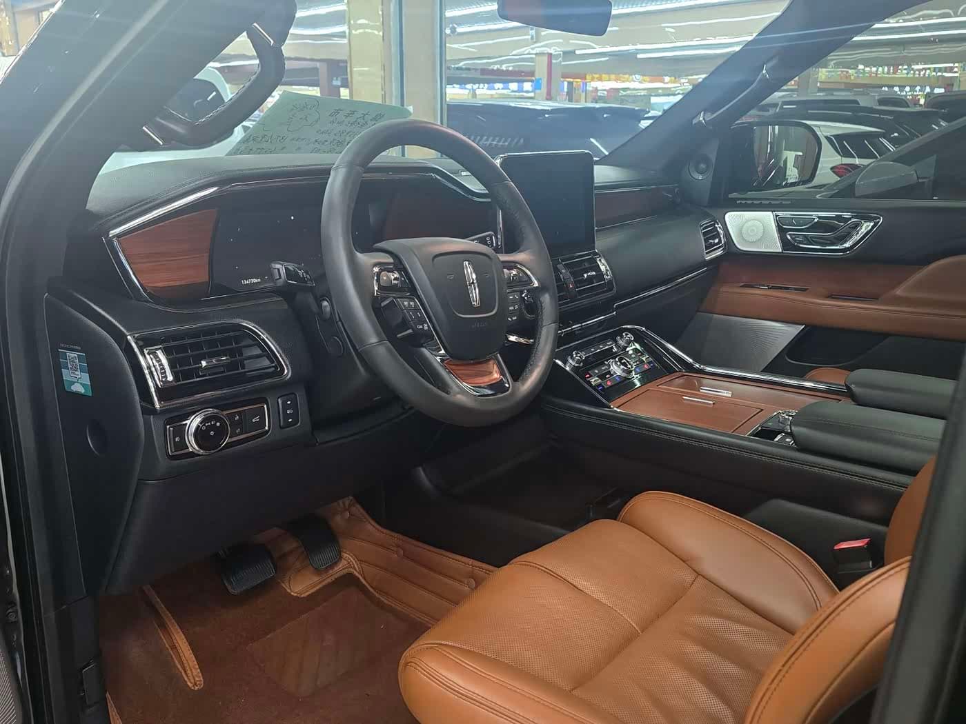 Lincoln Navigator 2019 — Фото 10/20
