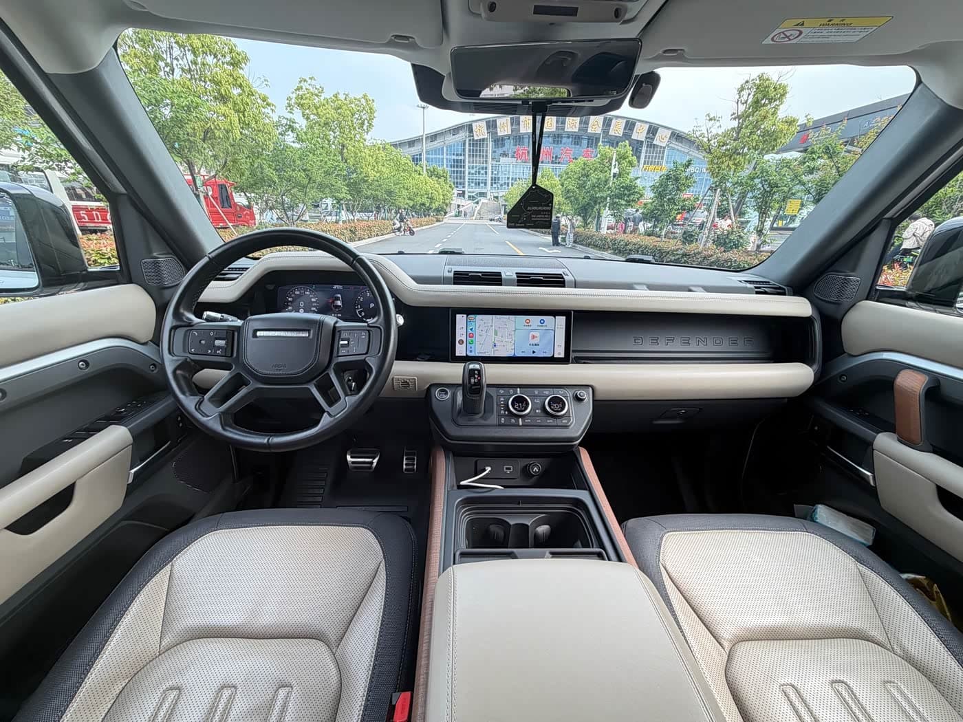 Land Rover Defender 2021 — Фото 11/15