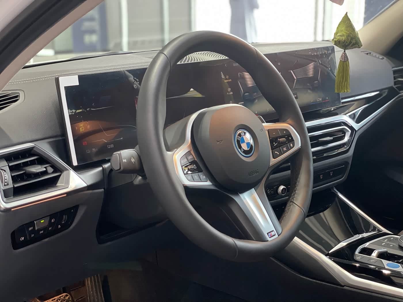 BMW i3 2026 — Фото 8/16