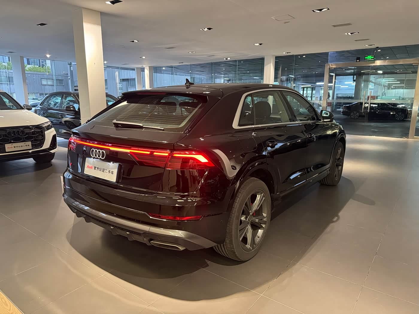 Audi Q8 2025 — Фото 6/12