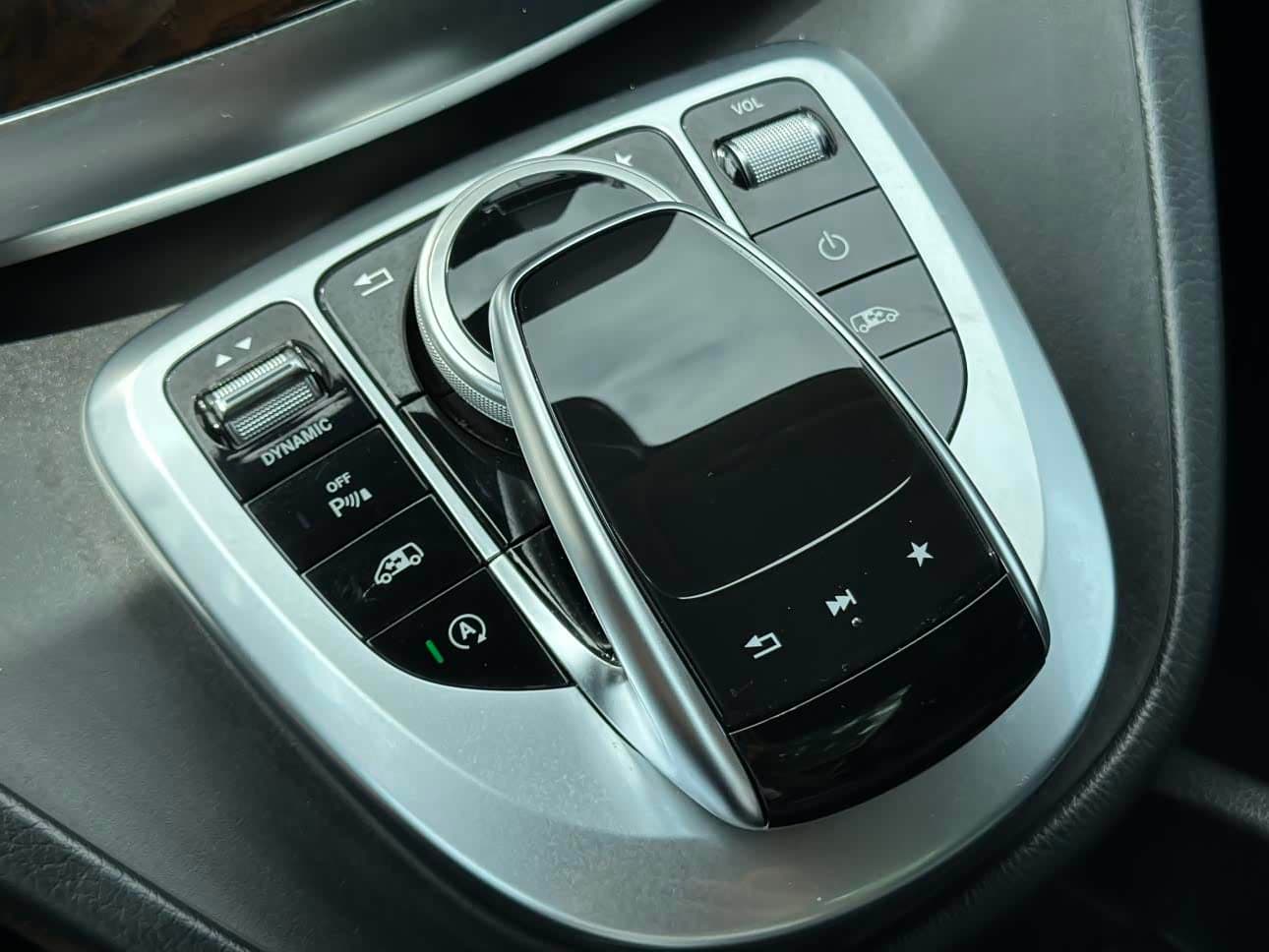Mercedes-Benz V-Class 2018 — Фото 11/20