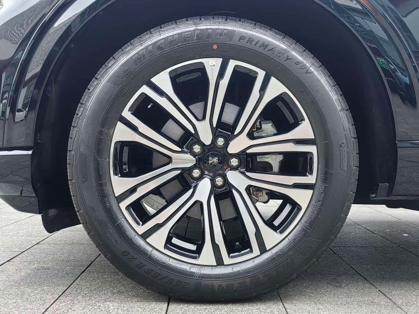 Ford Explorer 2025 — Фото 8/20