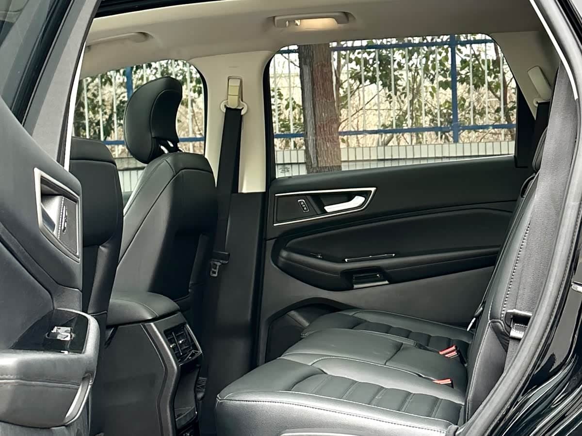 Ford Edge 2020 — Фото 15/20