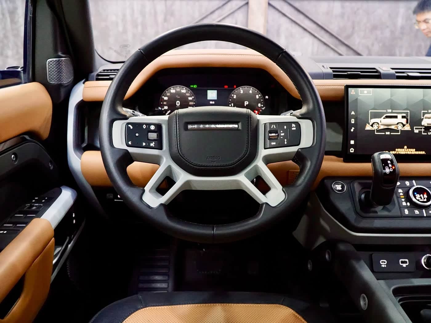 Land Rover Defender 2024 — Фото 11/20