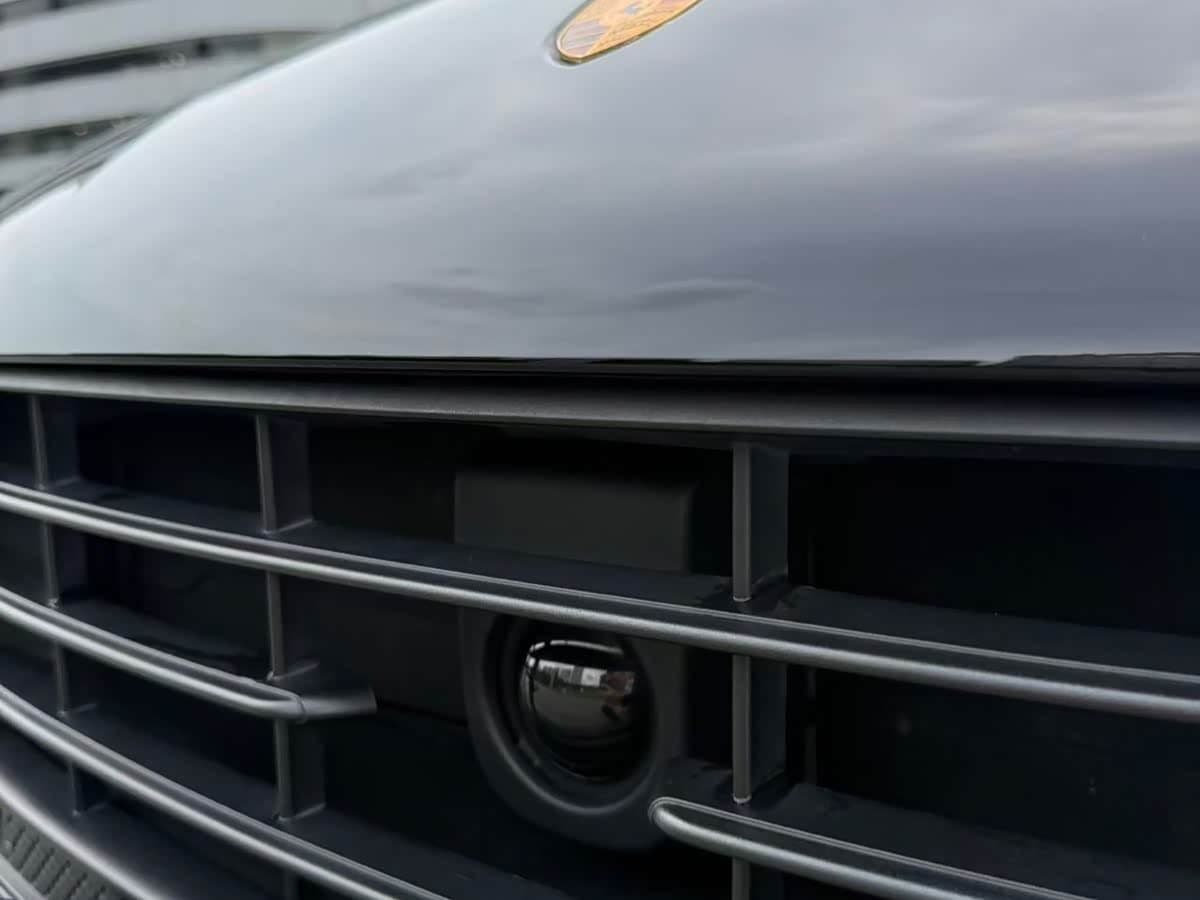 Porsche Macan 2023 — Фото 16/18