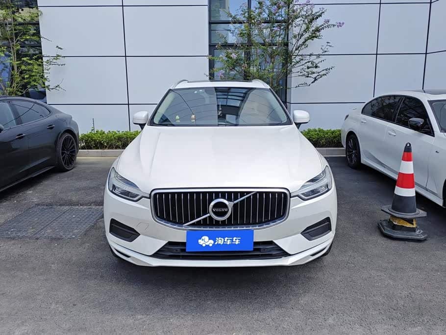 Volvo XC60 2019 — Фото 2/16