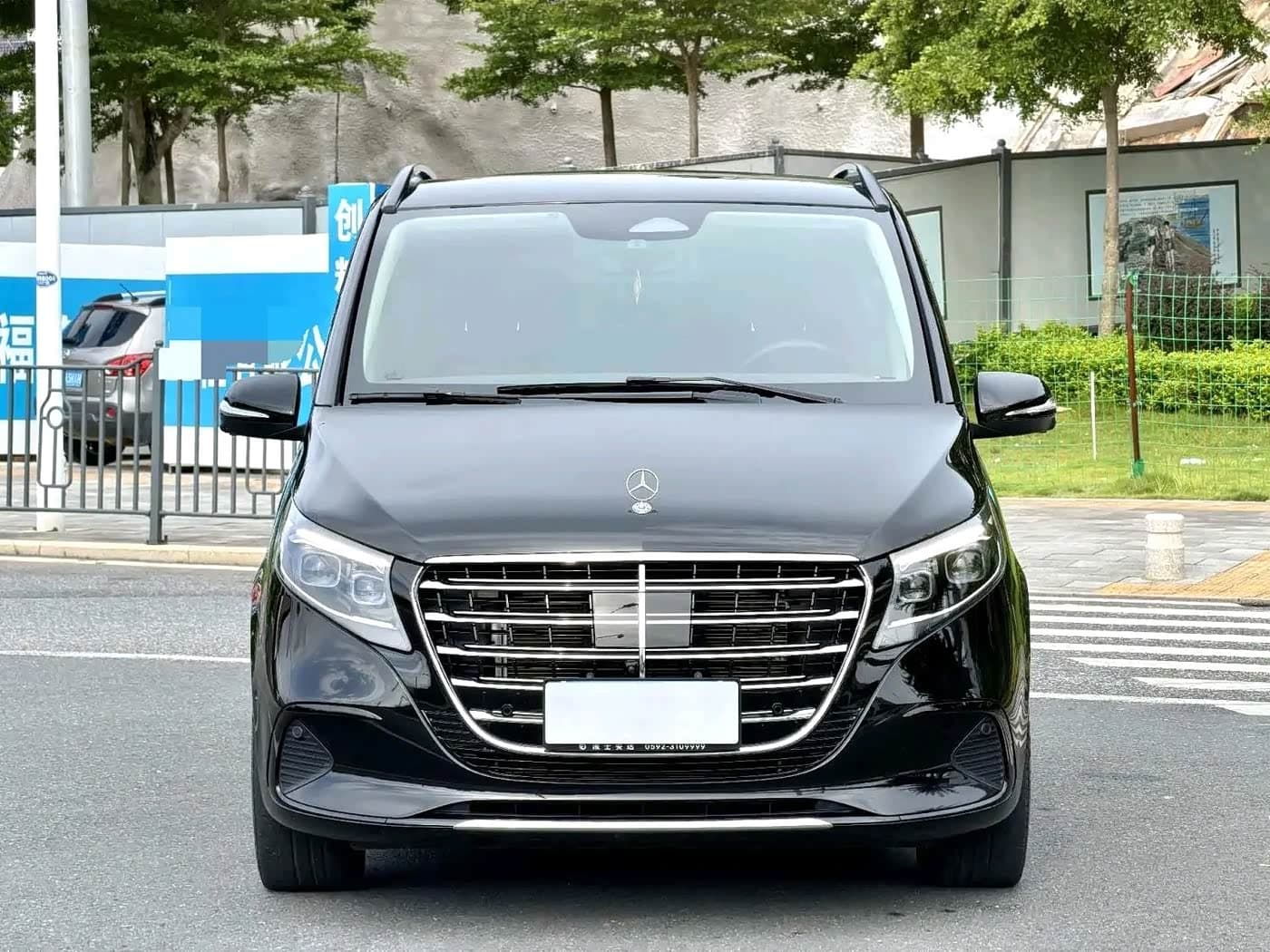 Mercedes-Benz V-Class 2025 — Фото 2/14
