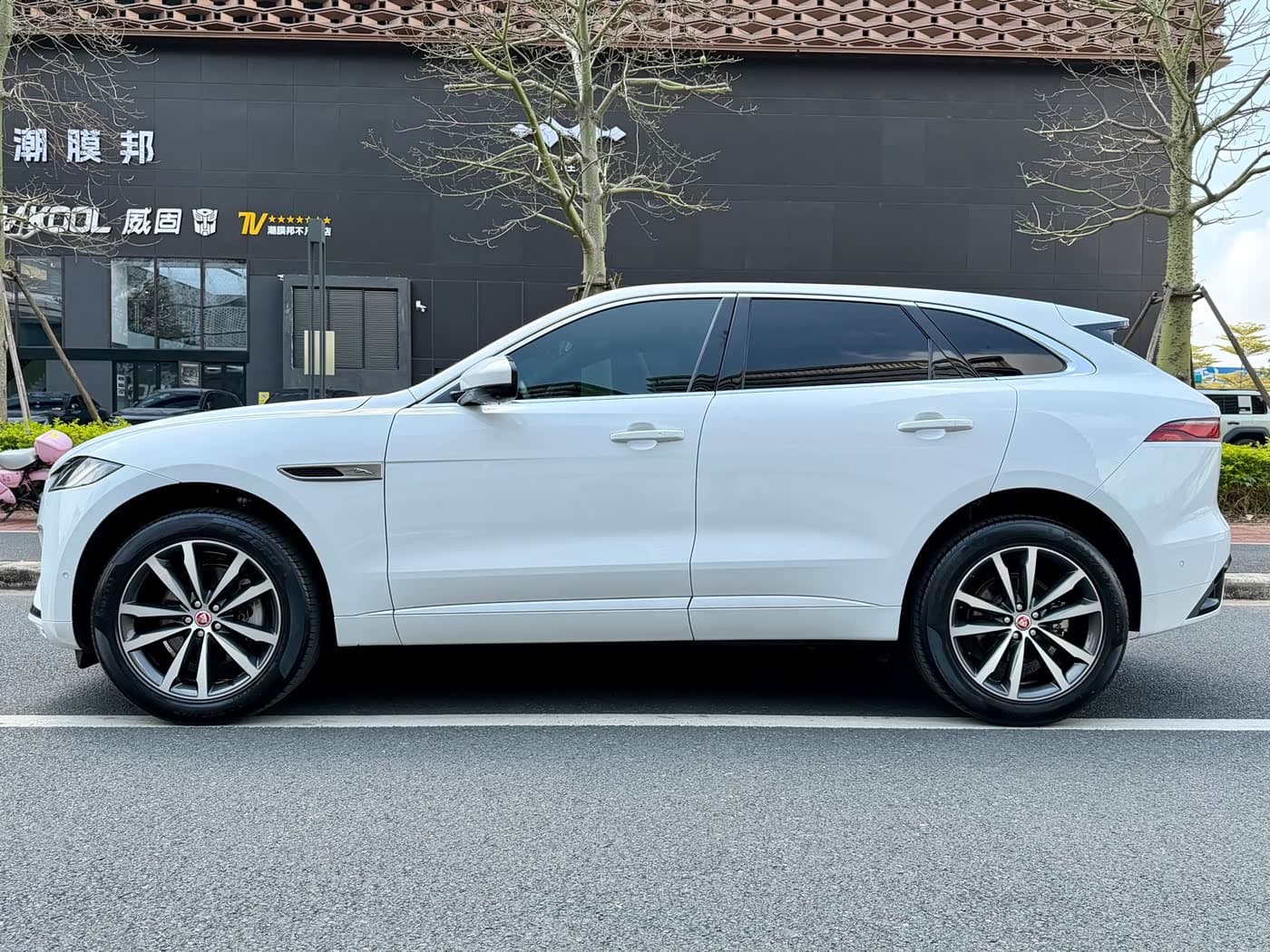 Jaguar F-PACE 2021 — Фото 8/20