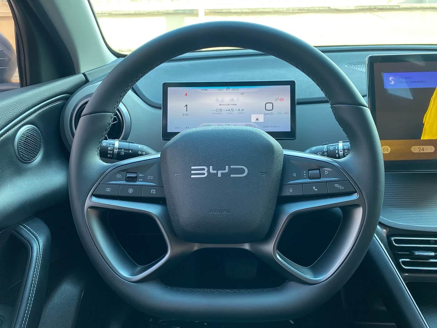 BYD Seal 05 DM-i 2025 — Фото 12/20