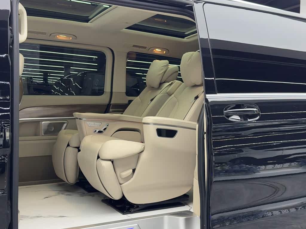 Mercedes-Benz V-Class 2024 — Фото 9/20