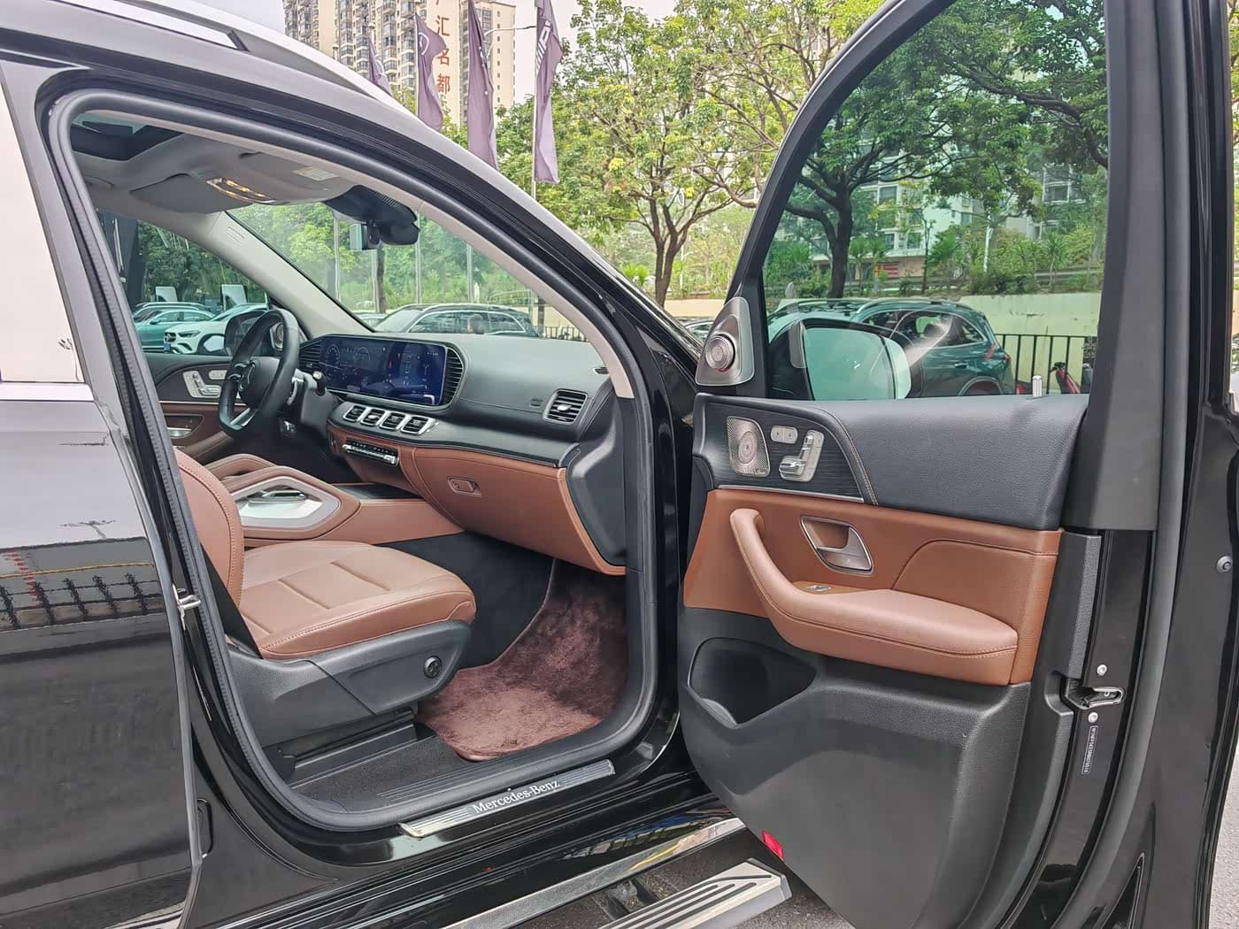 Mercedes-Benz GLS 2024 — Фото 19/20