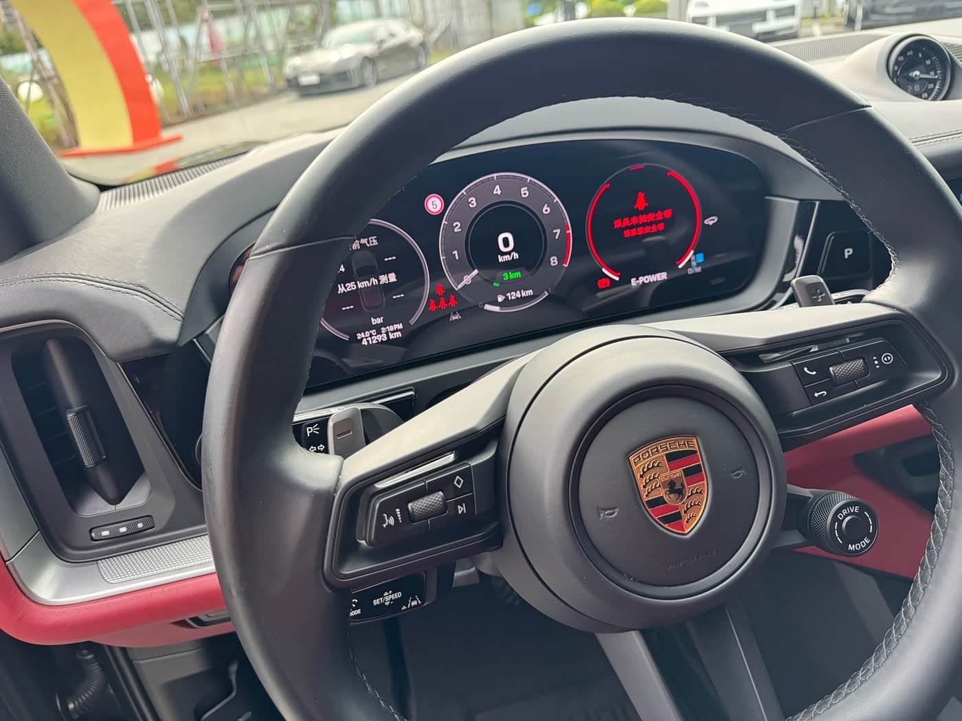 Porsche Cayenne New Energy 2023 — Фото 10/15