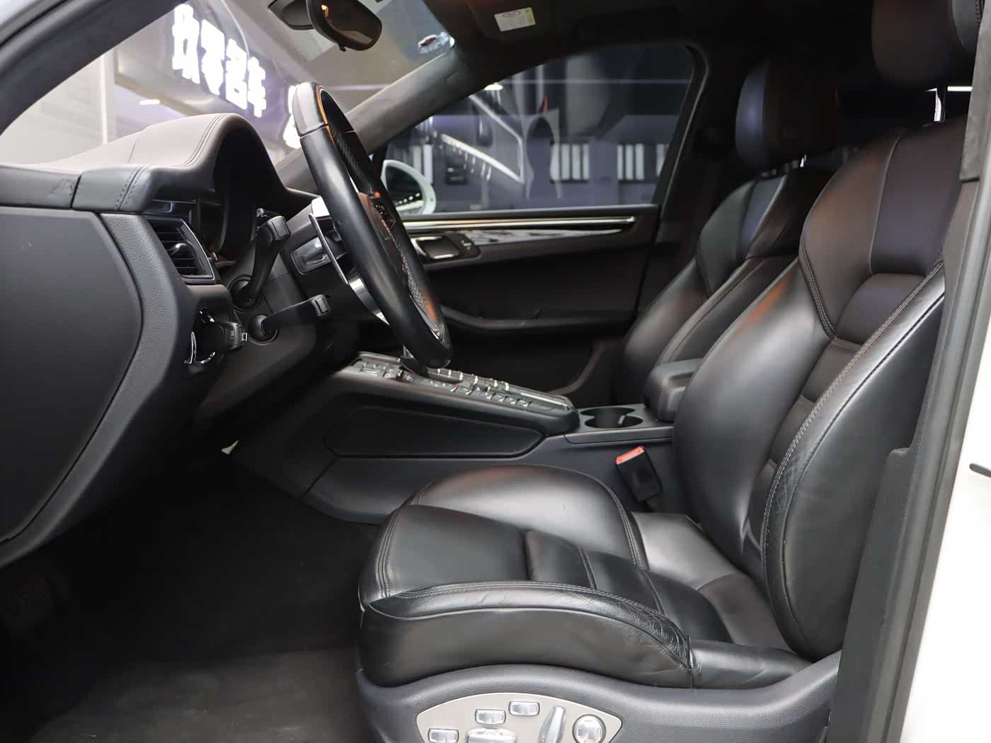 Porsche Macan 2015 — Фото 18/20