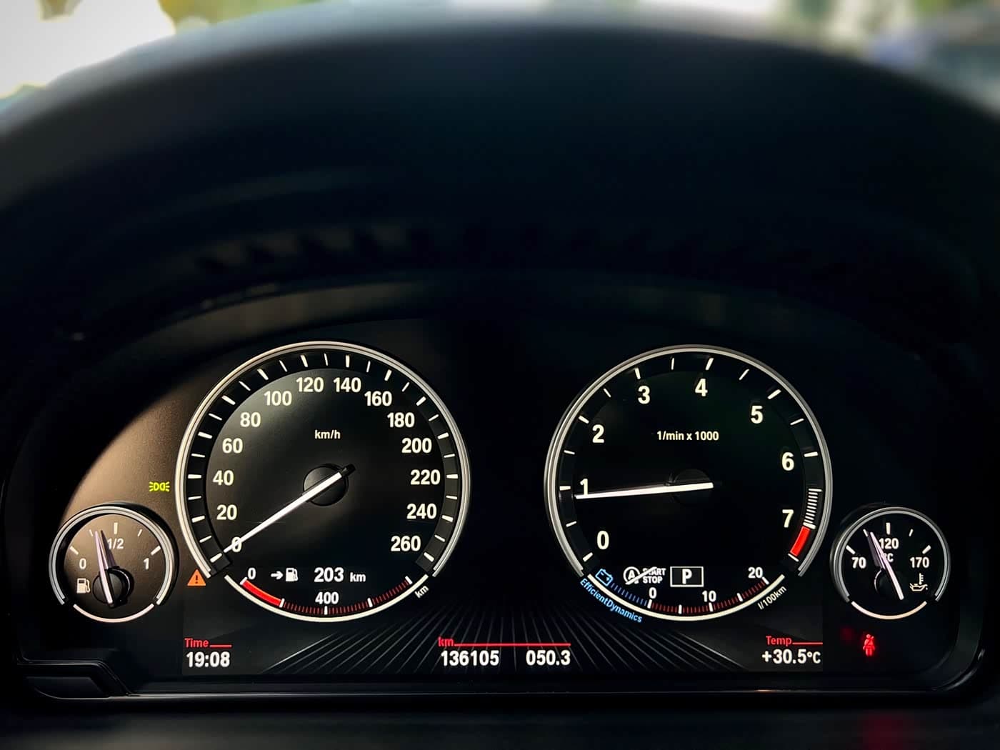 BMW 5 Series GT 2016 — Фото 14/20