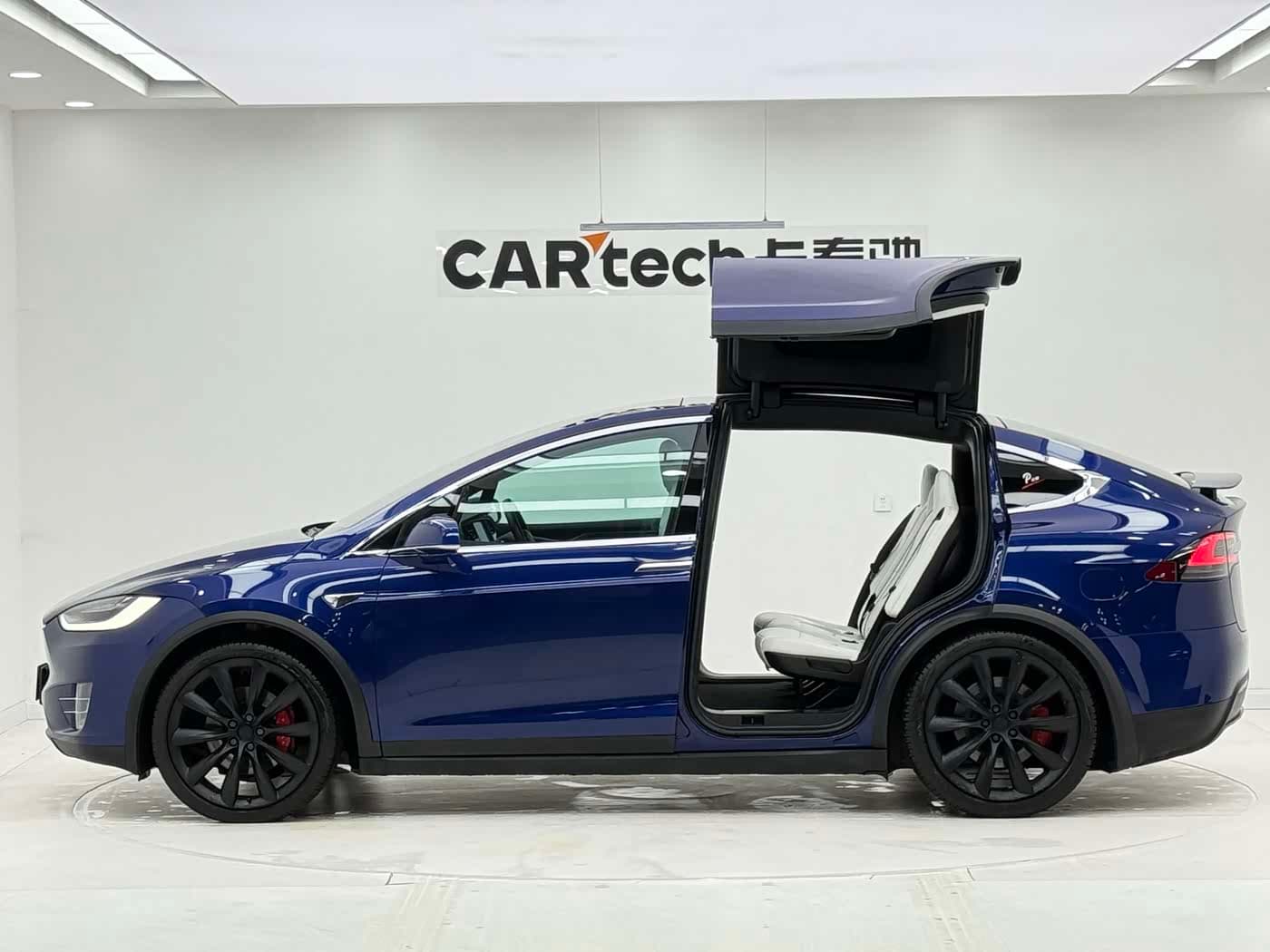 Tesla Model X 2020 — Фото 9/20