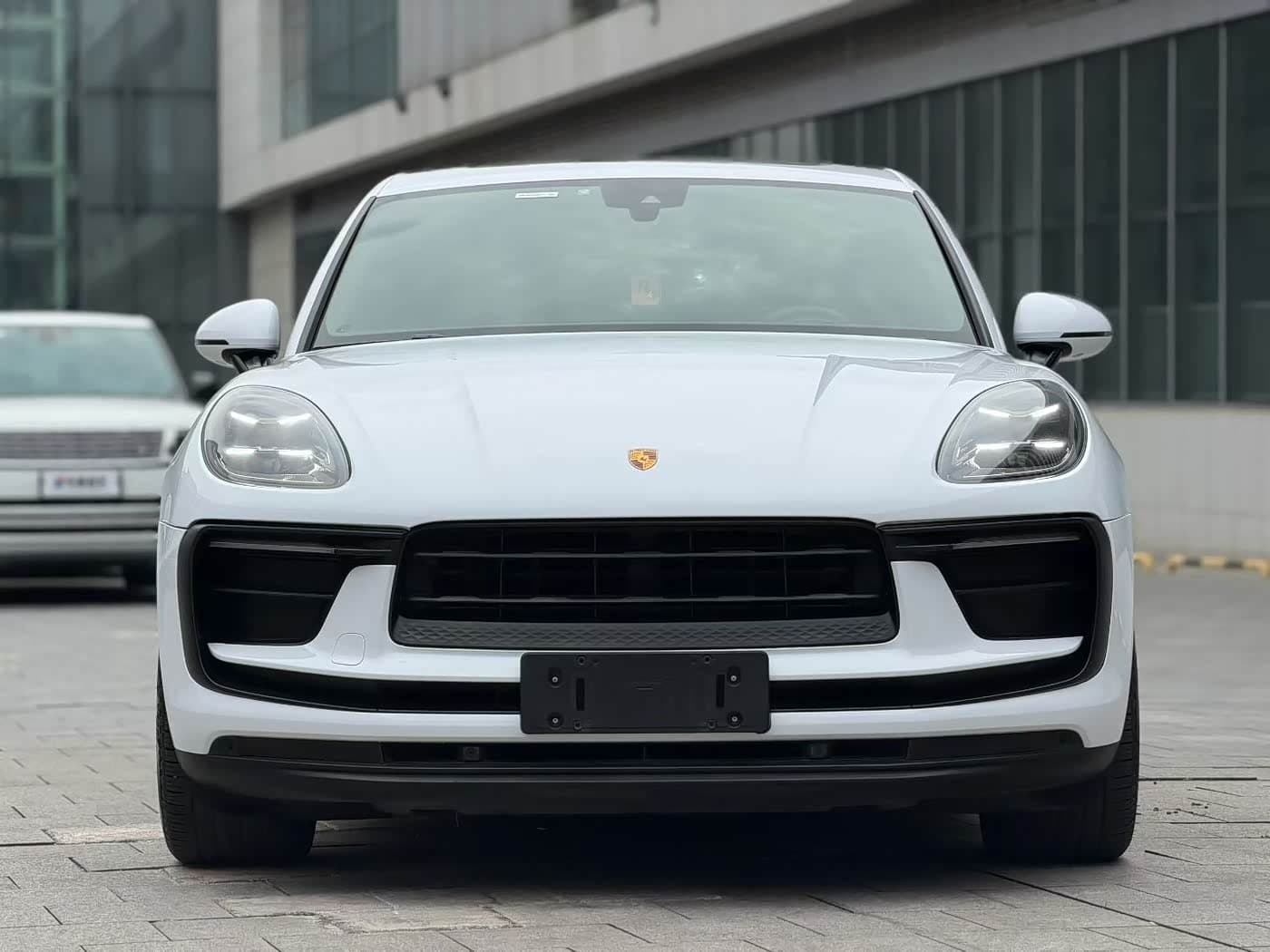 Porsche Macan 2022 — Фото 2/16