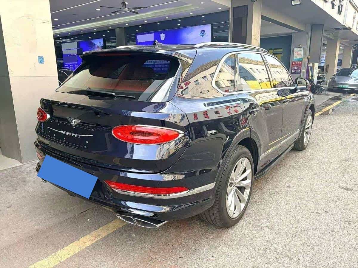 Bentley Bentayga Hybrid 2022 — Фото 10/11