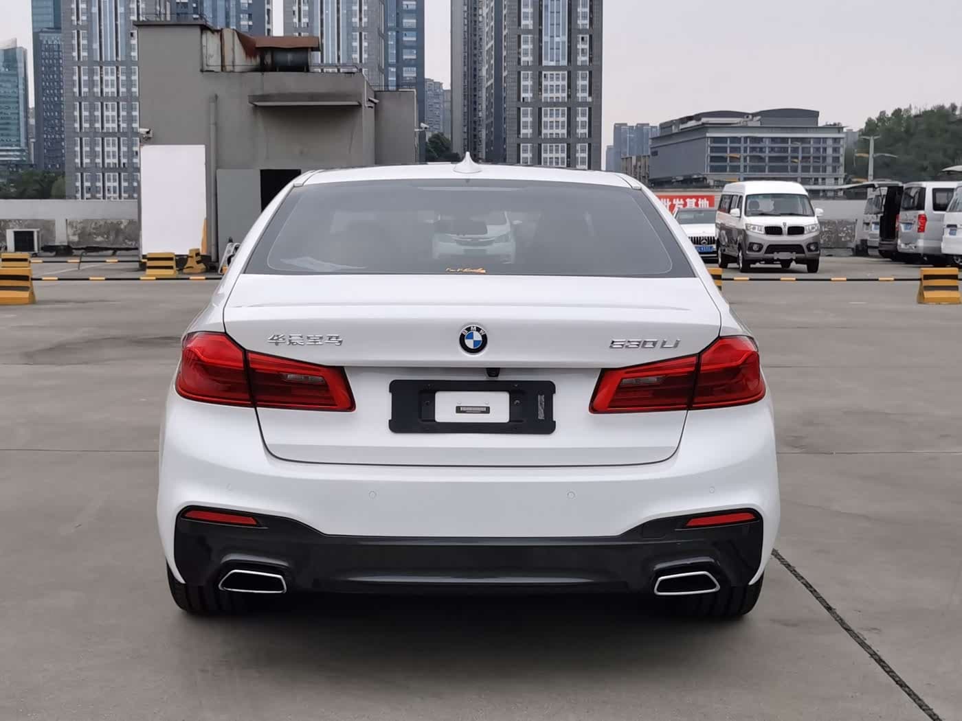 BMW 5 Series 2018 — Фото 16/16