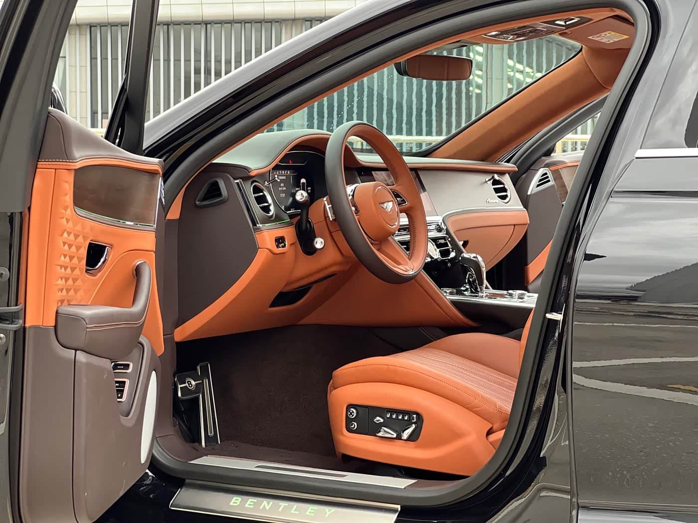 Bentley Flying Spur 2024 — Фото 5/20