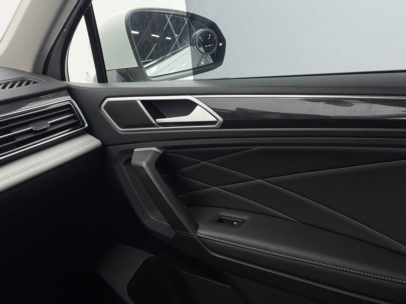 Volkswagen Tiguan L 2022 — Фото 11/20