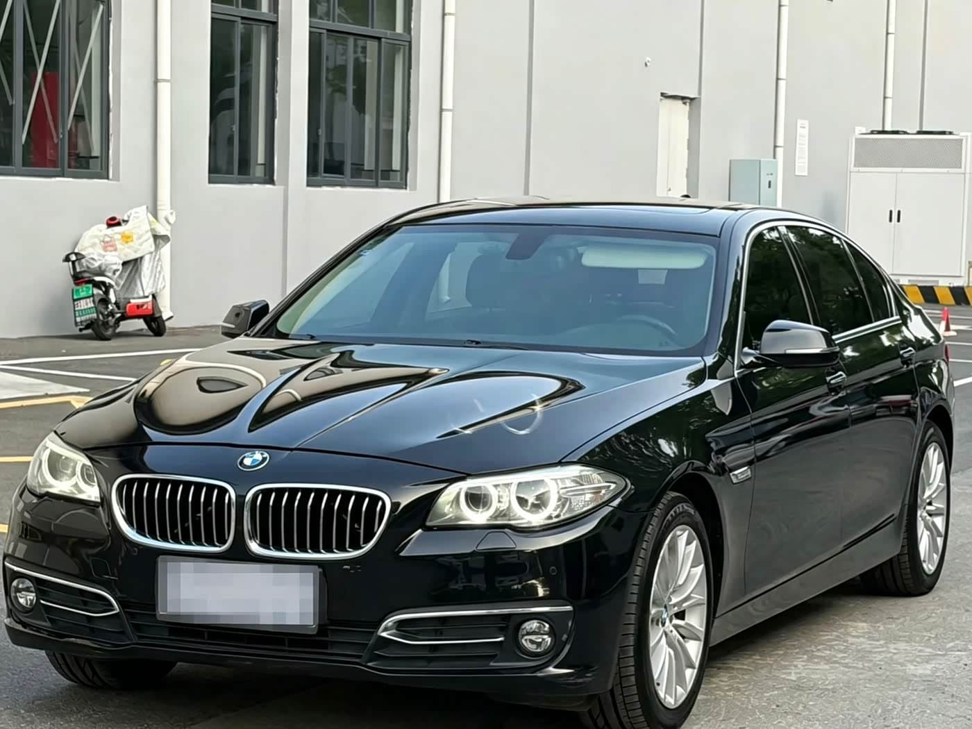 BMW 5 Series 2017 — Фото 1/9