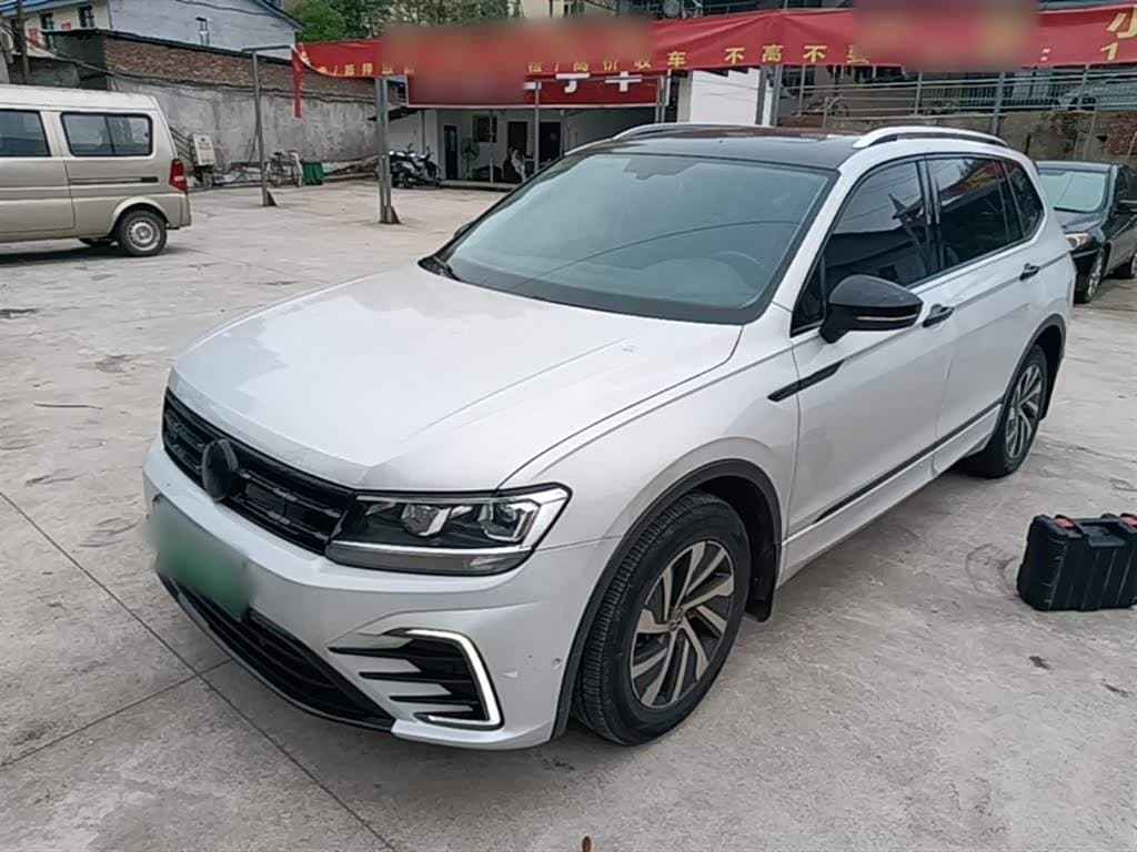 Volkswagen Tiguan L PHEV 2021 — Фото 1/20
