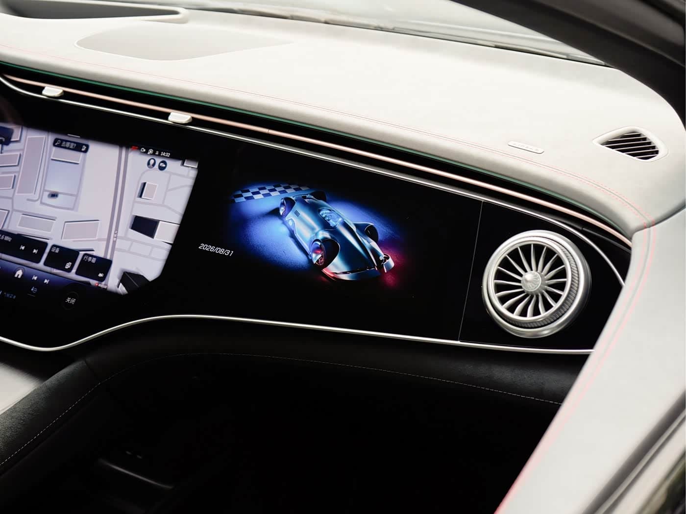 Mercedes-Benz EQE AMG 2024 — Фото 17/19