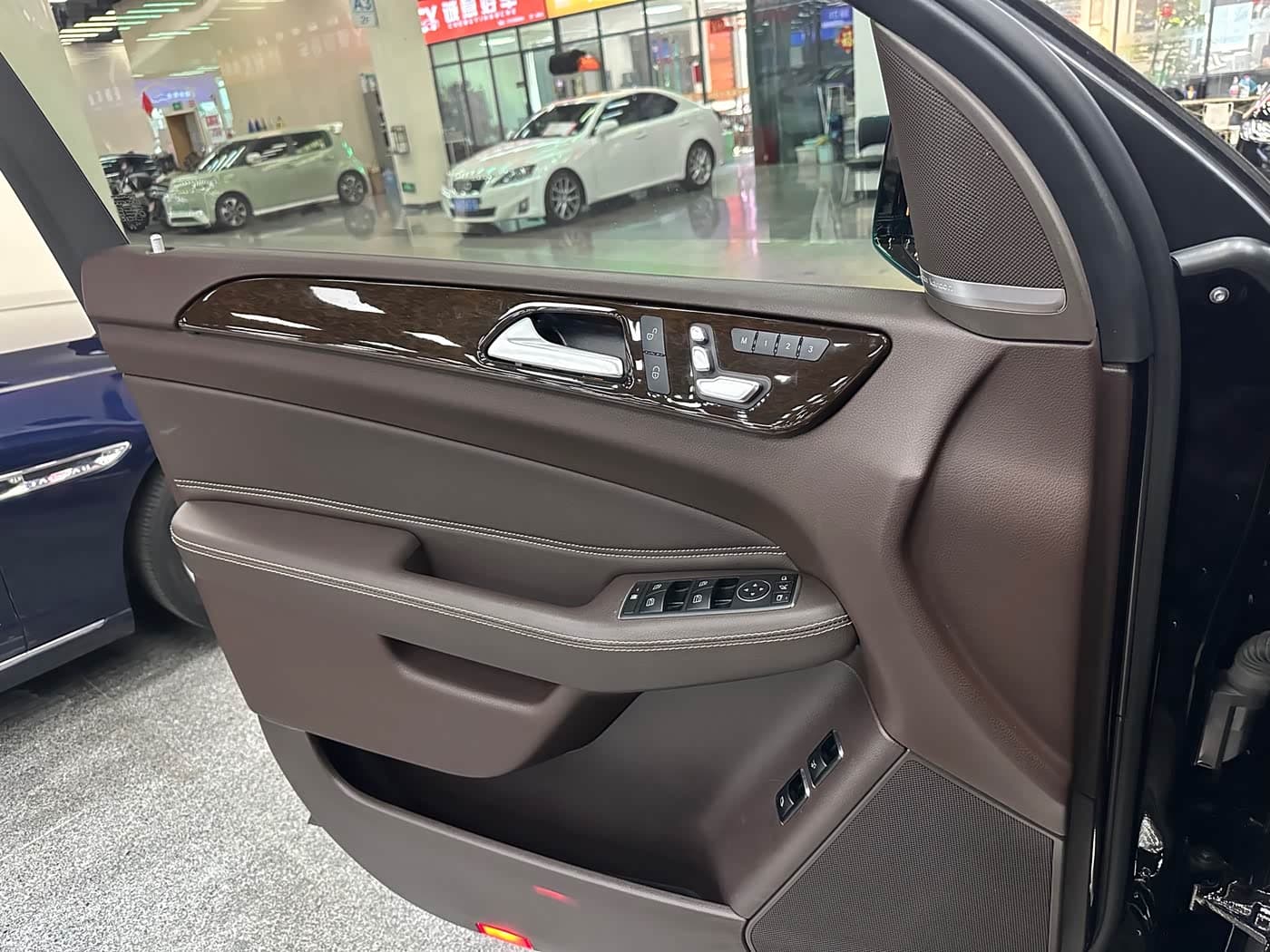 Mercedes-Benz GLS 2019 — Фото 11/20