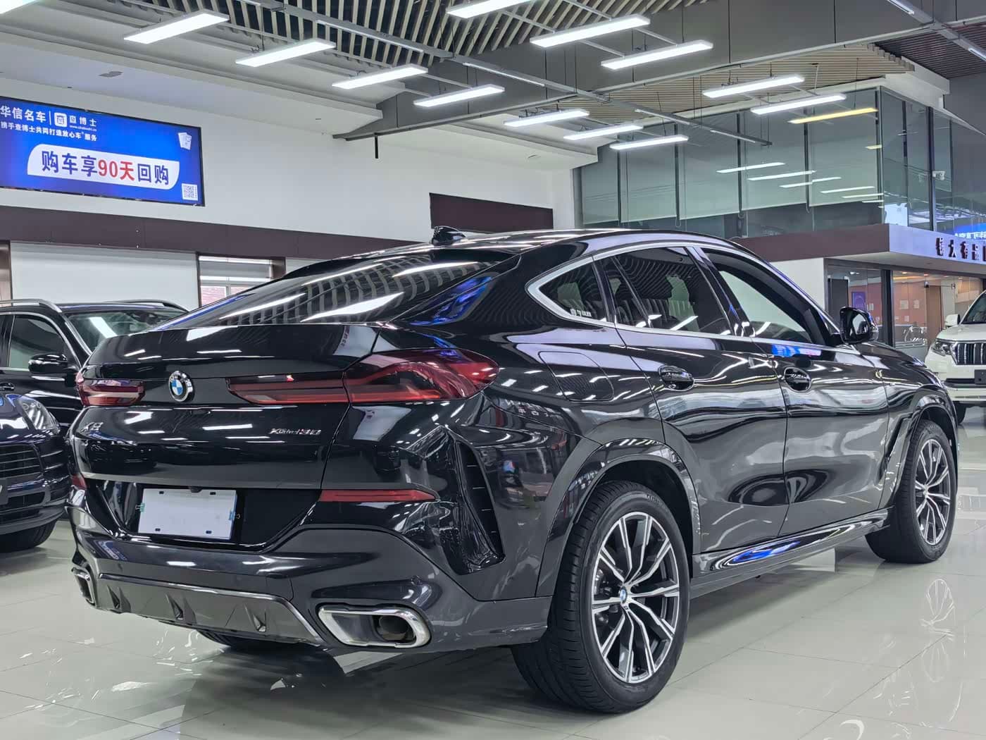 BMW X6 2020 — Фото 13/15