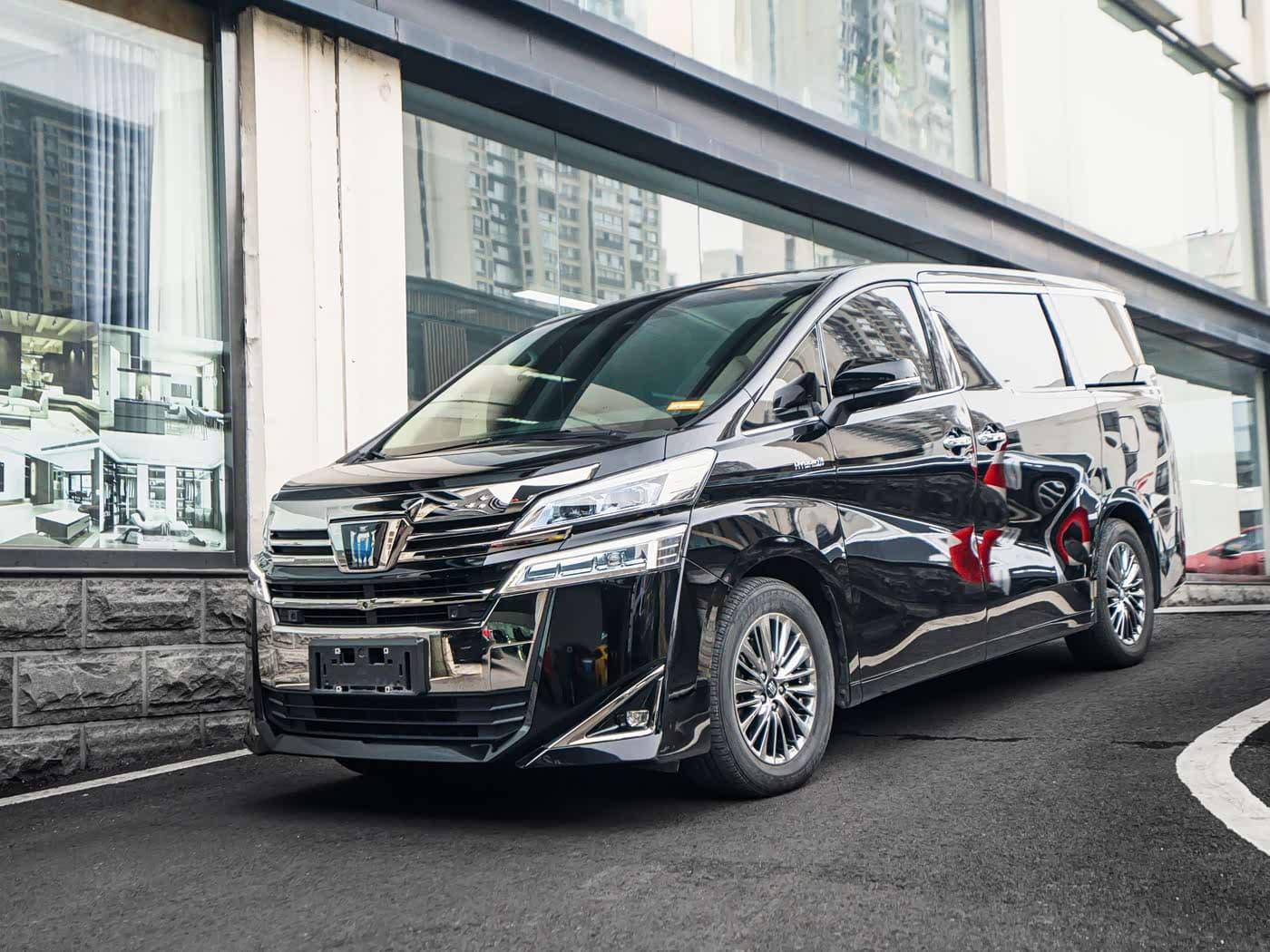 Toyota Vellfire 2021 — Фото 1/11