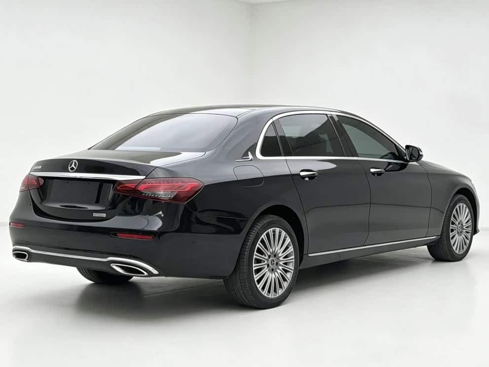 Mercedes-Benz E-Class 2023 — Фото 7/9