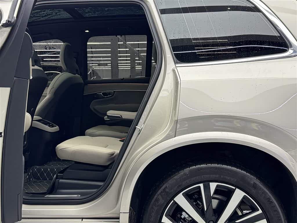 Volvo XC90 2026 — Фото 7/16