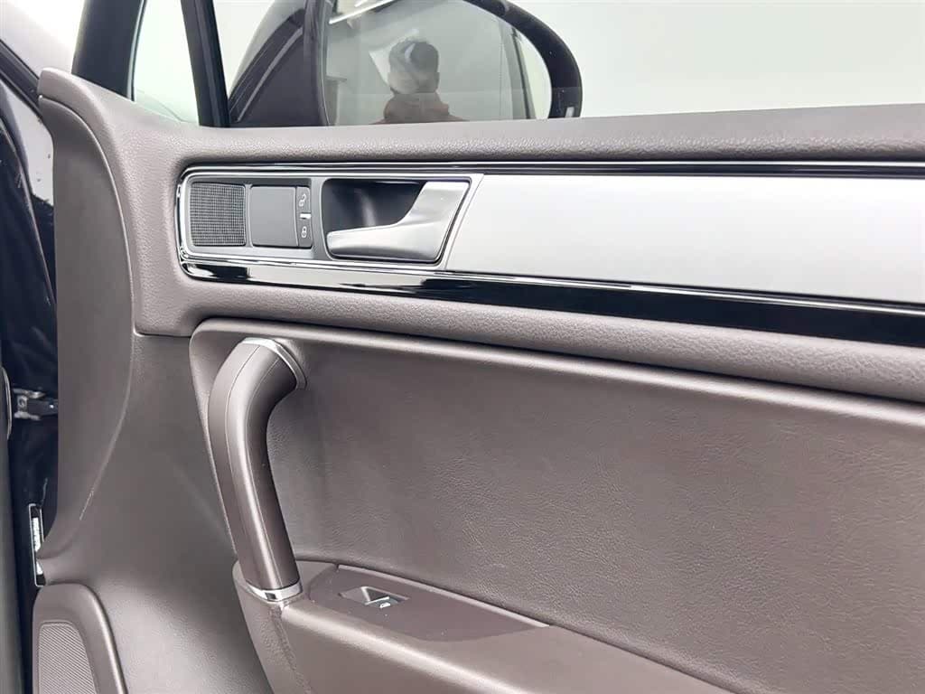 Volkswagen Touareg 2018 — Фото 16/20