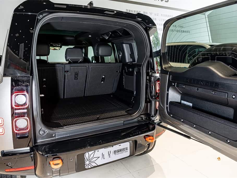 Land Rover Defender 2024 — Фото 18/20