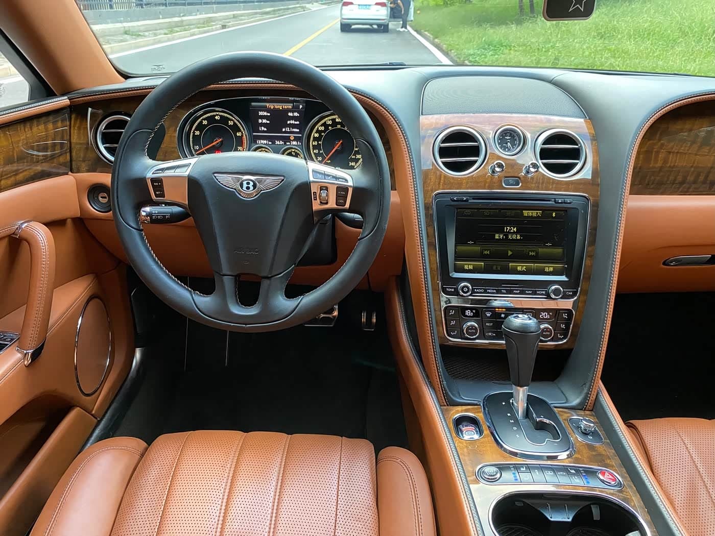 Bentley Flying Spur 2016 — Фото 14/20
